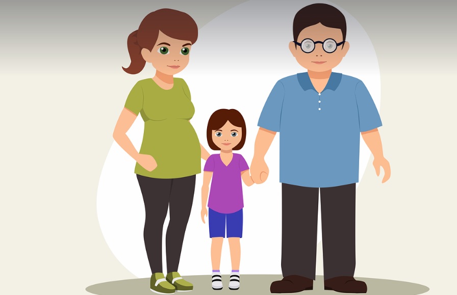 부모와 아이가 함께 있는 가족 일러스트 – 부모급여 -아동수당 요약